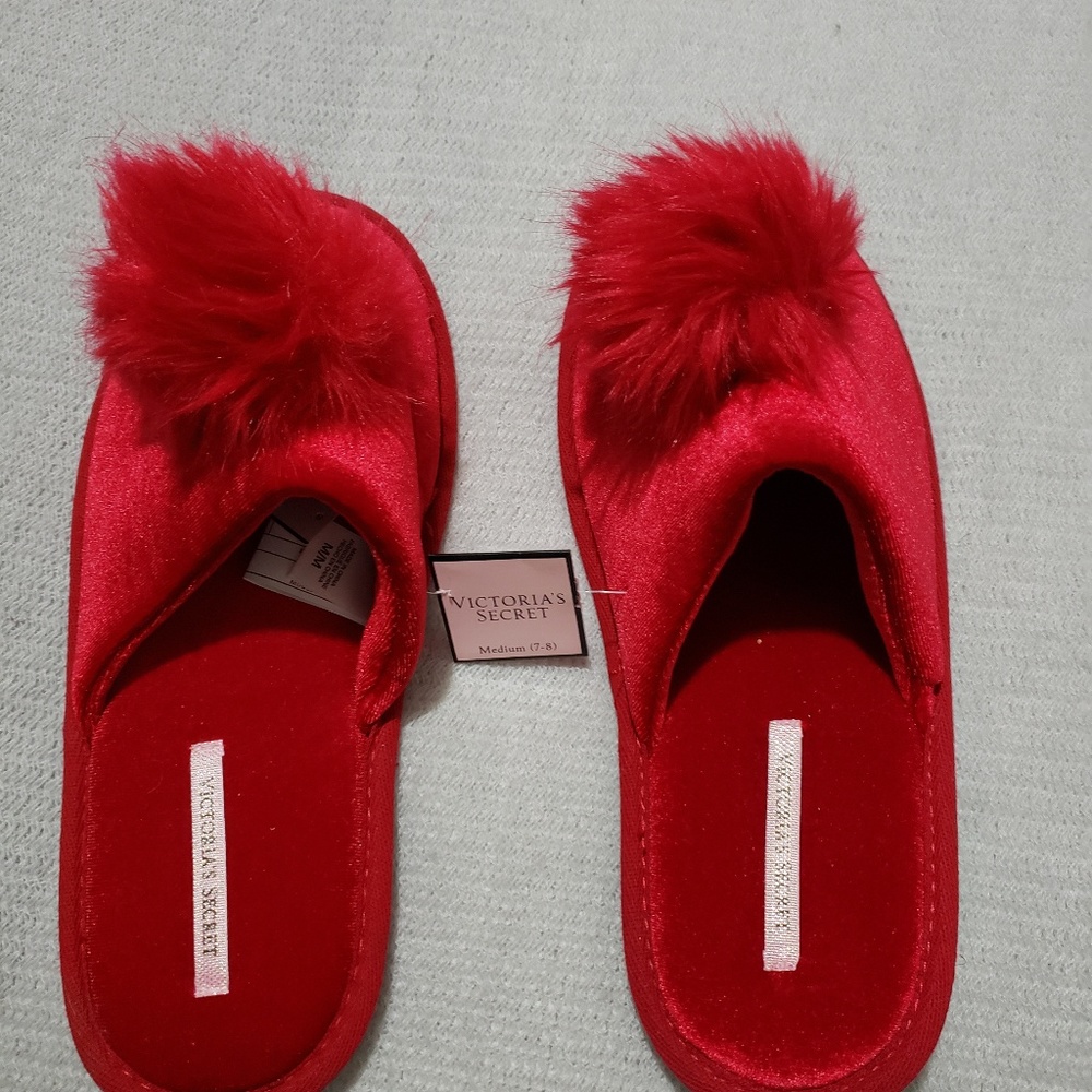 VS pom pom slippers